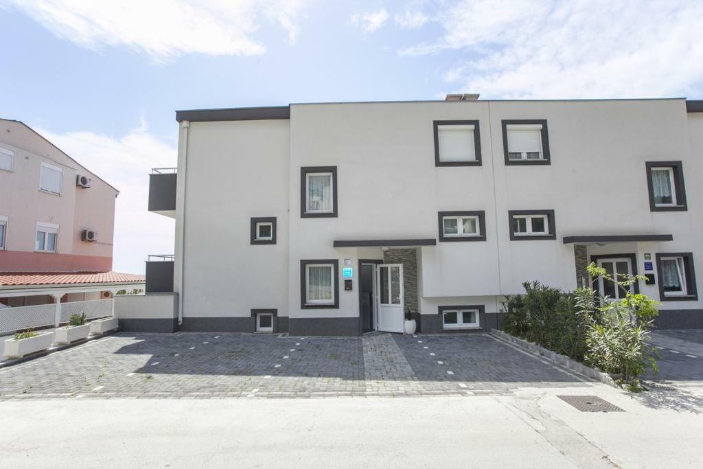 Apartman Tony Makarska Buitenkant foto